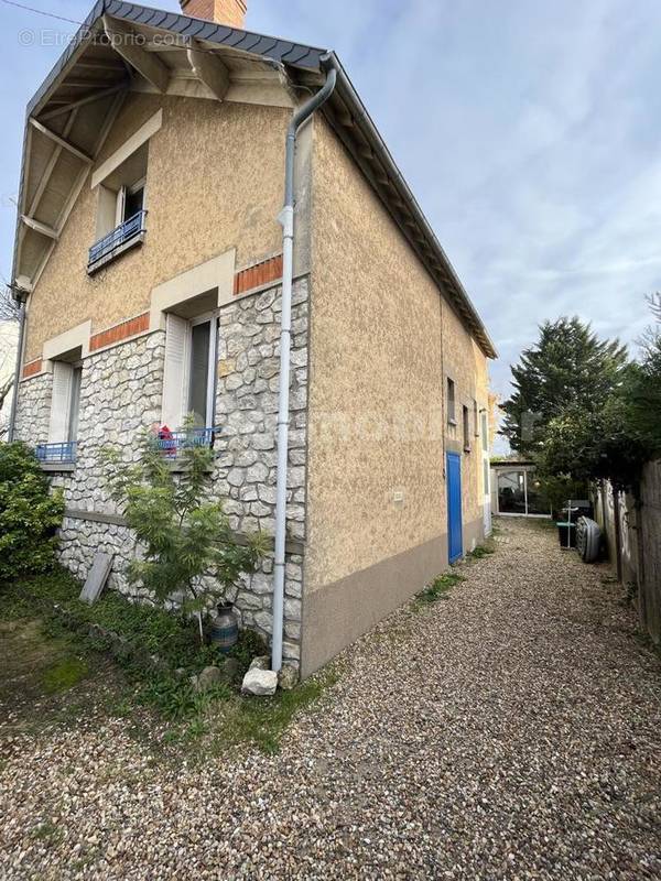 5D3BFE99-9C04-4EE9-A283-1FBA4336DBE3_1_105_c - Maison à FLEURY-LES-AUBRAIS