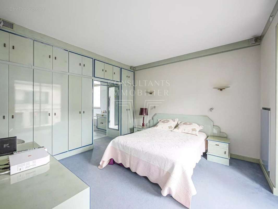 Appartement à NEUILLY-SUR-SEINE