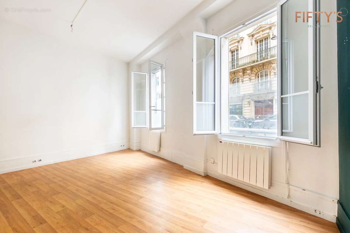 Appartement à PARIS-10E