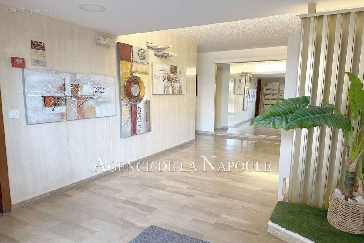 Appartement à MANDELIEU-LA-NAPOULE