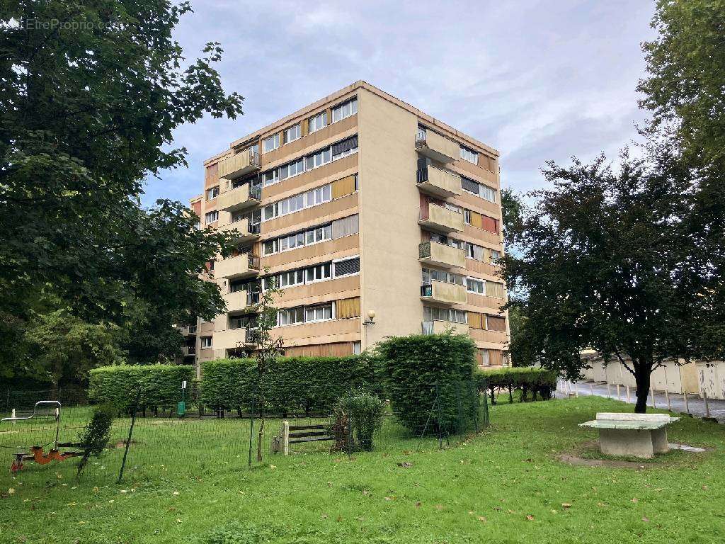 Appartement à SAVIGNY-SUR-ORGE