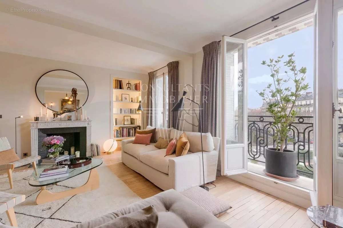 Appartement à PARIS-17E