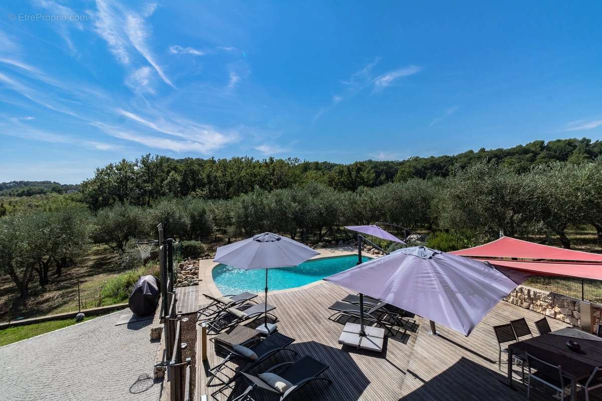 Maison à CHATEAUNEUF-GRASSE