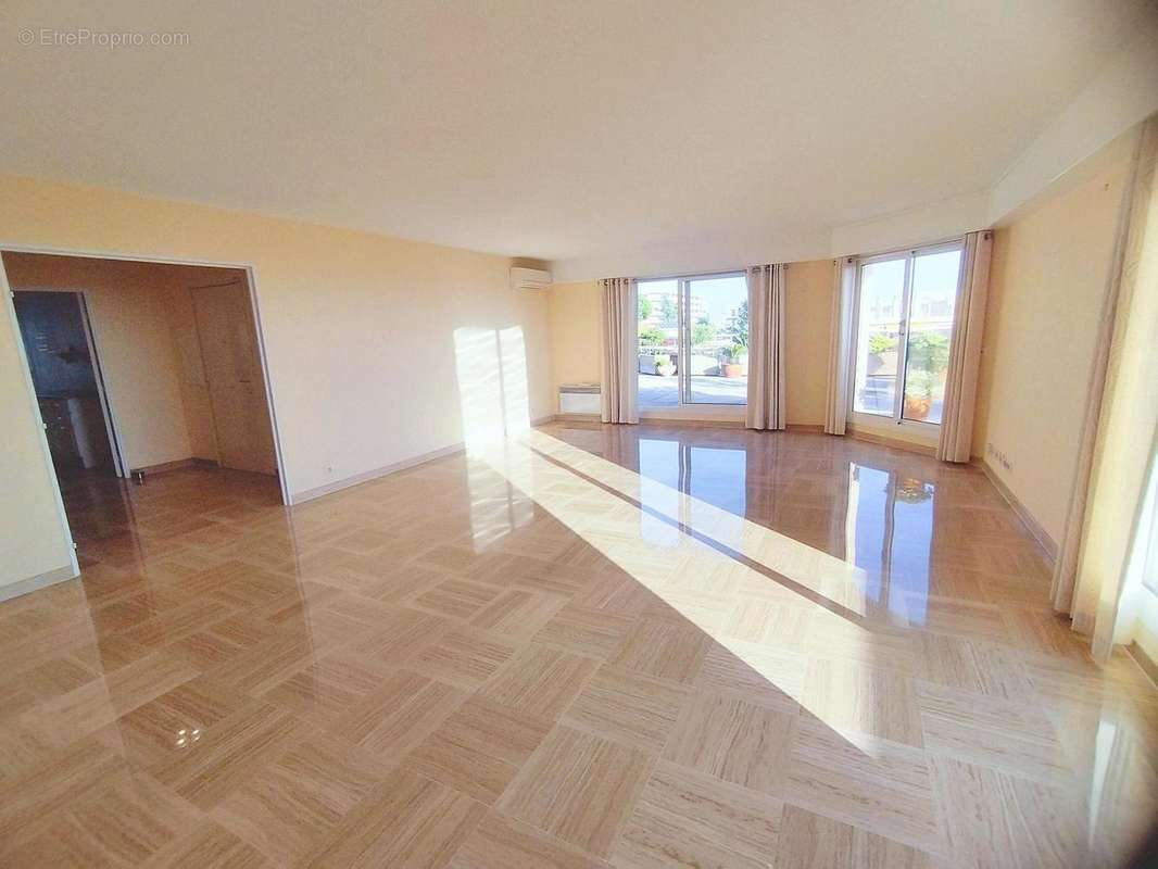   - Appartement à NICE