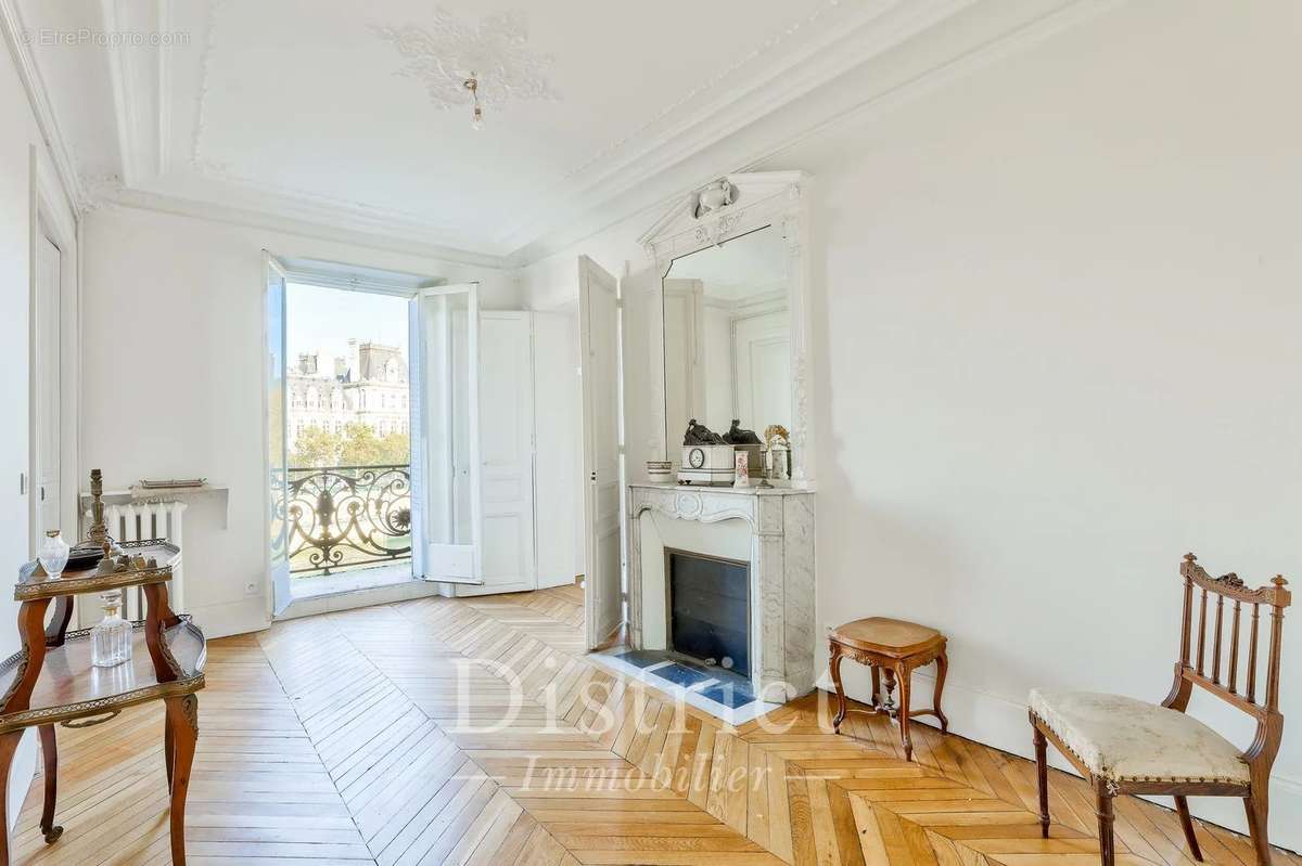 Appartement à PARIS-4E