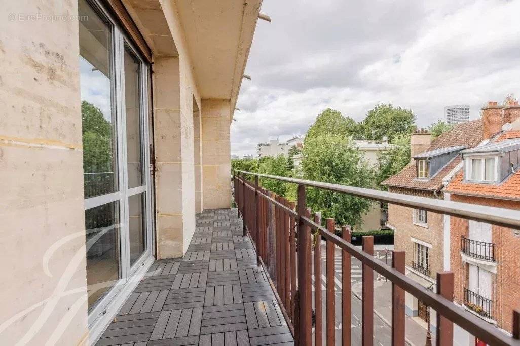 Appartement à NEUILLY-SUR-SEINE