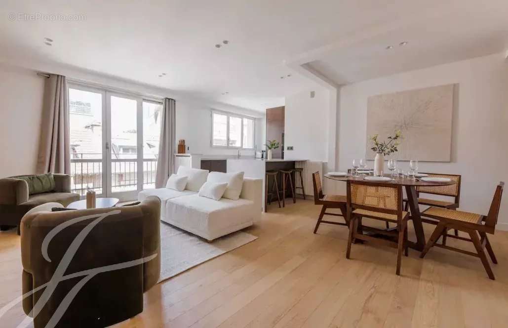 Appartement à NEUILLY-SUR-SEINE