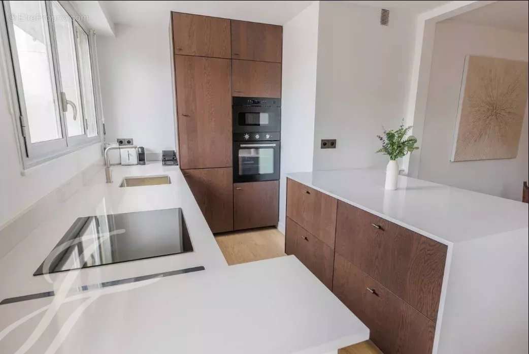 Appartement à NEUILLY-SUR-SEINE