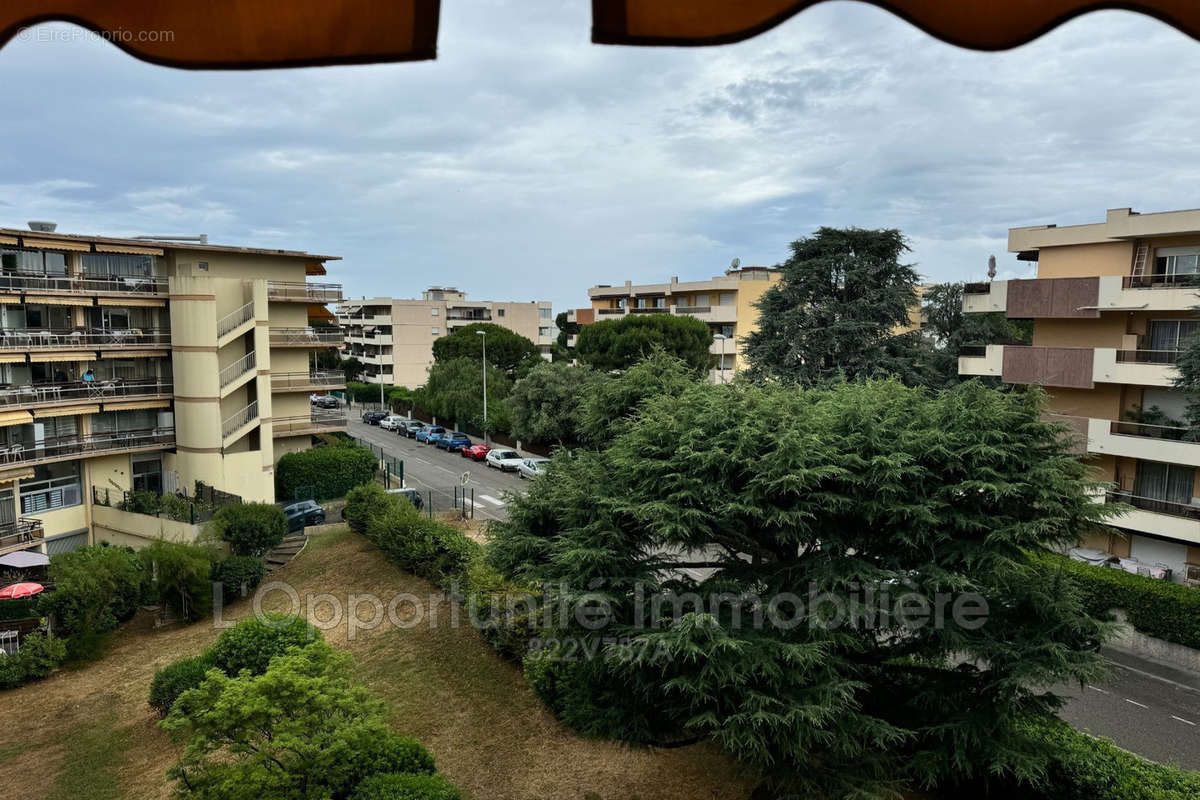 Appartement à SAINT-LAURENT-DU-VAR