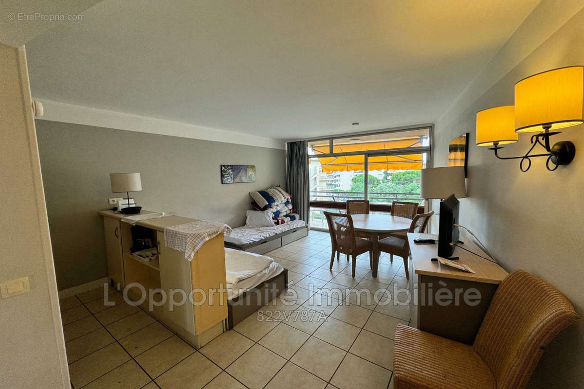 Appartement à SAINT-LAURENT-DU-VAR