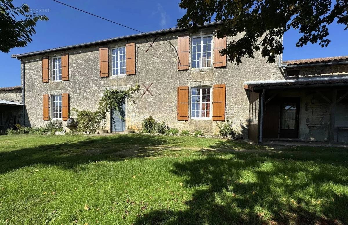 Maison à VERTEUIL-SUR-CHARENTE