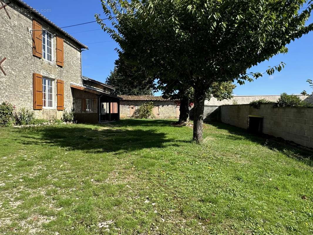 Maison à VERTEUIL-SUR-CHARENTE