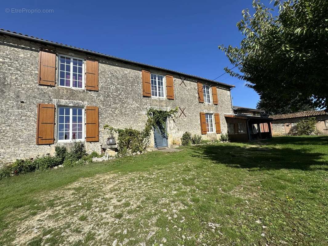 Maison à VERTEUIL-SUR-CHARENTE