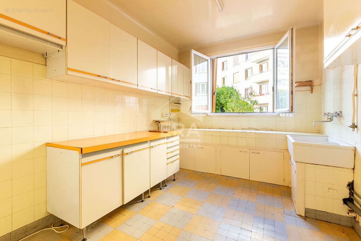 Appartement à COURBEVOIE