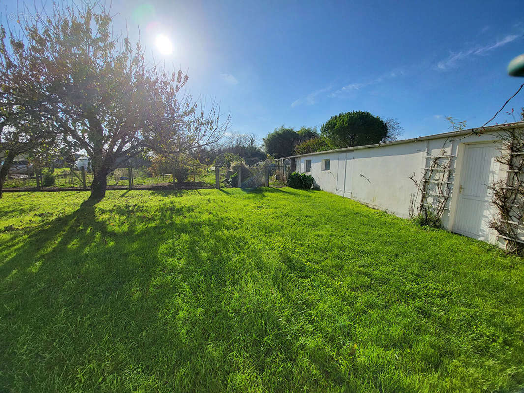 Maison à MORNAC-SUR-SEUDRE