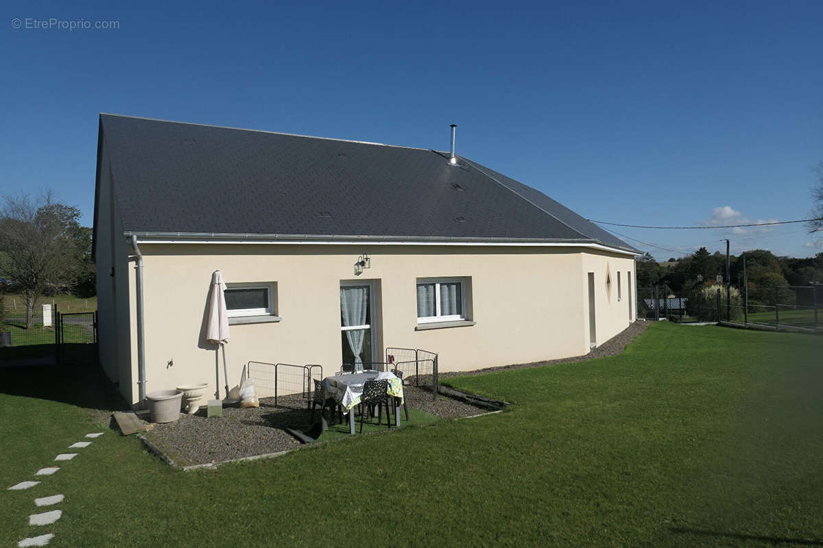 Maison à SAINT-MICHEL-DE-MONTJOIE