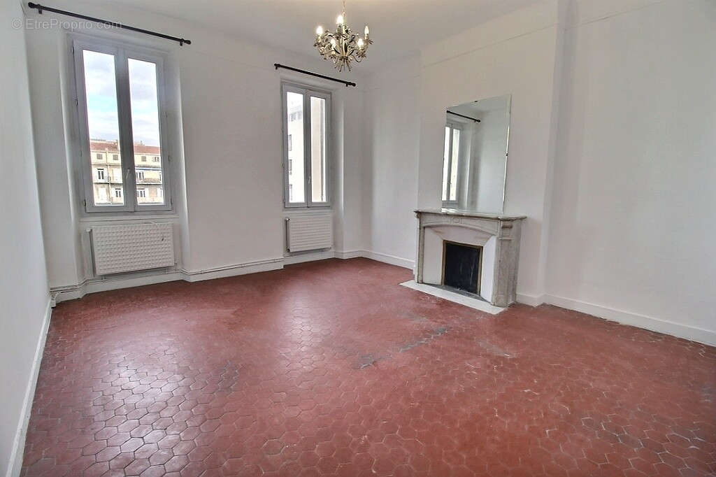 Appartement à MARSEILLE-8E