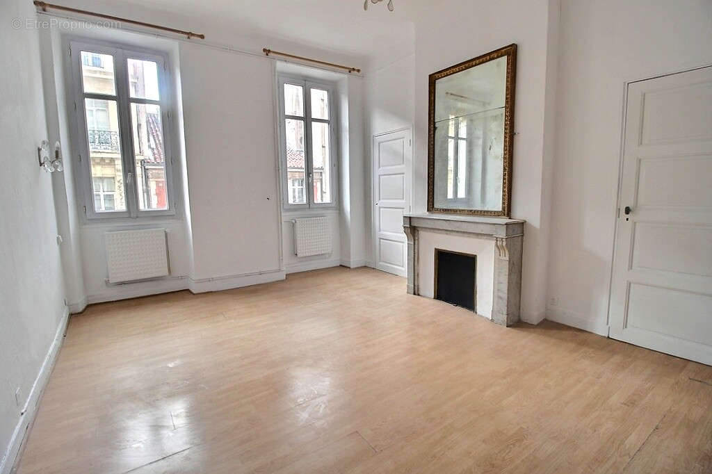 Appartement à MARSEILLE-8E