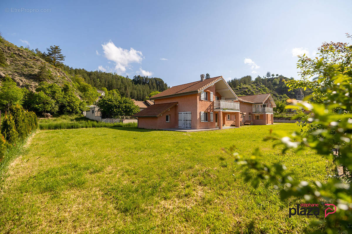 Maison à LA ROCHE-DES-ARNAUDS