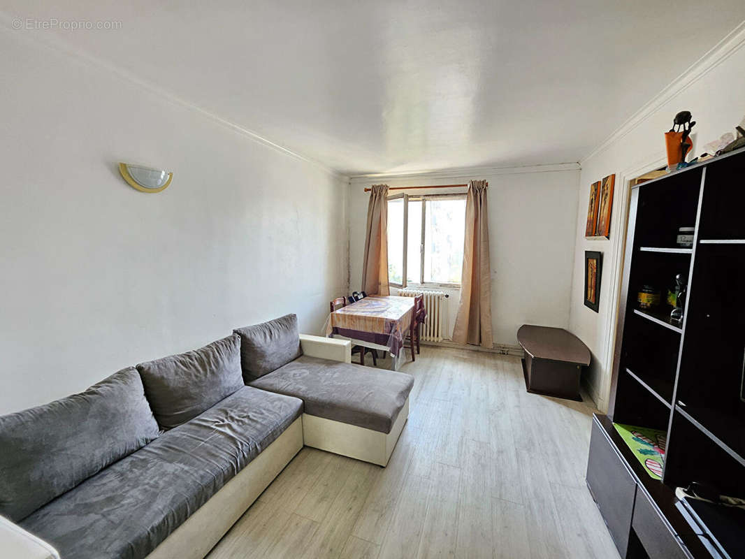 Appartement à AUBERVILLIERS