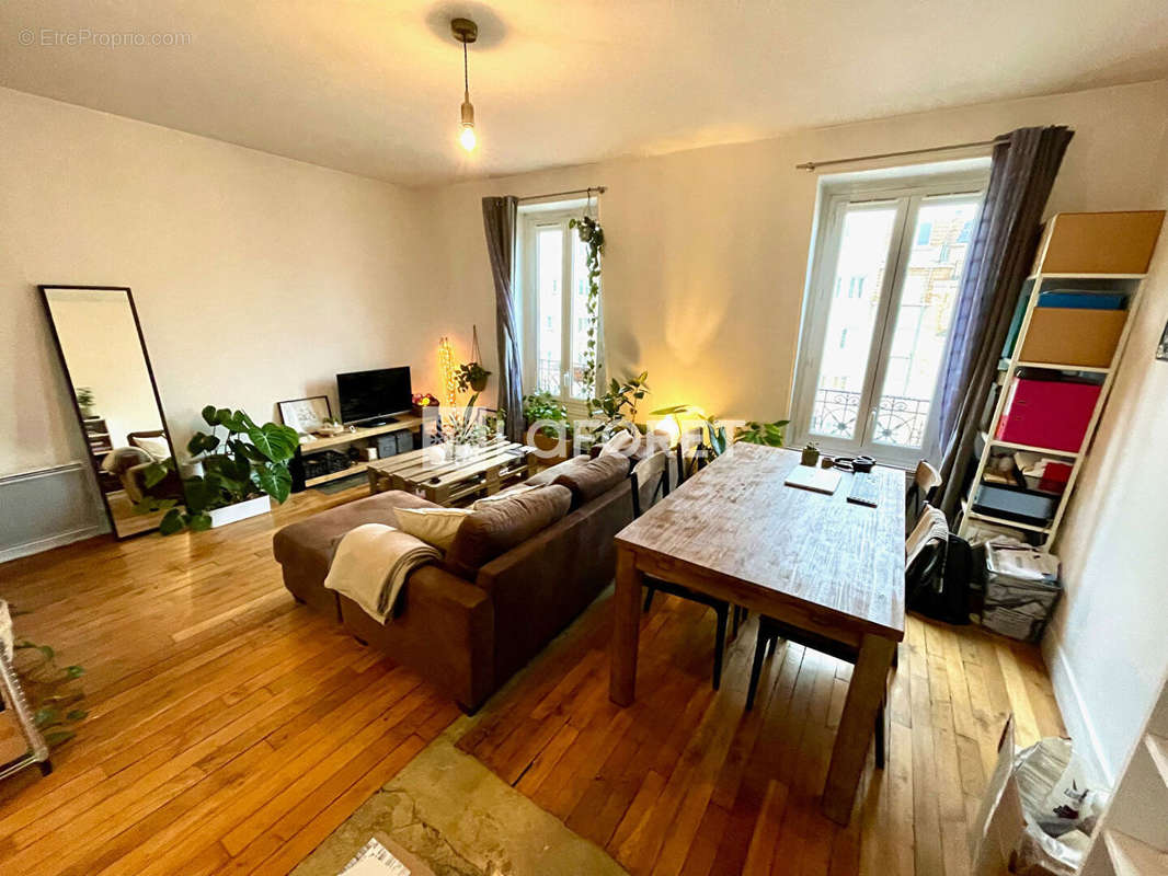 Appartement à PARIS-18E