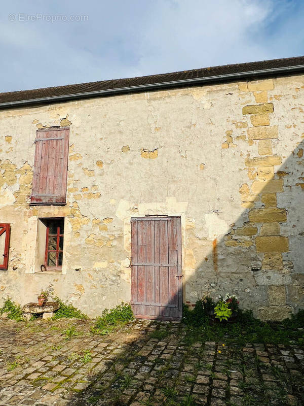 Maison à JOUY-LE-MOUTIER