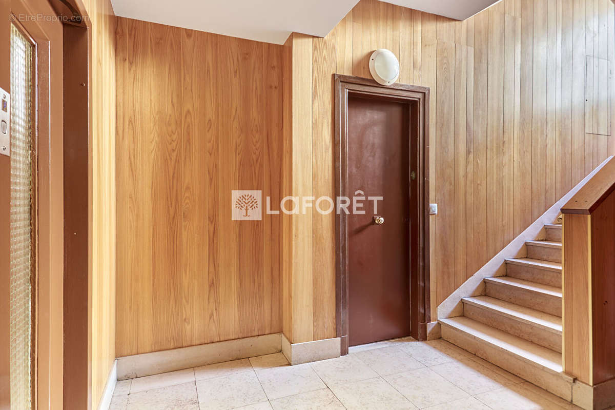 Appartement à PARIS-16E