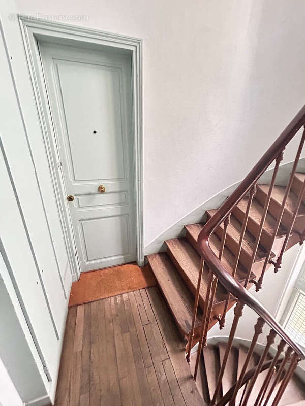 Appartement à PARIS-14E