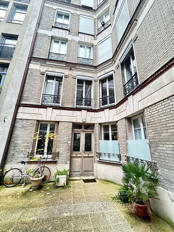 Appartement à PARIS-14E