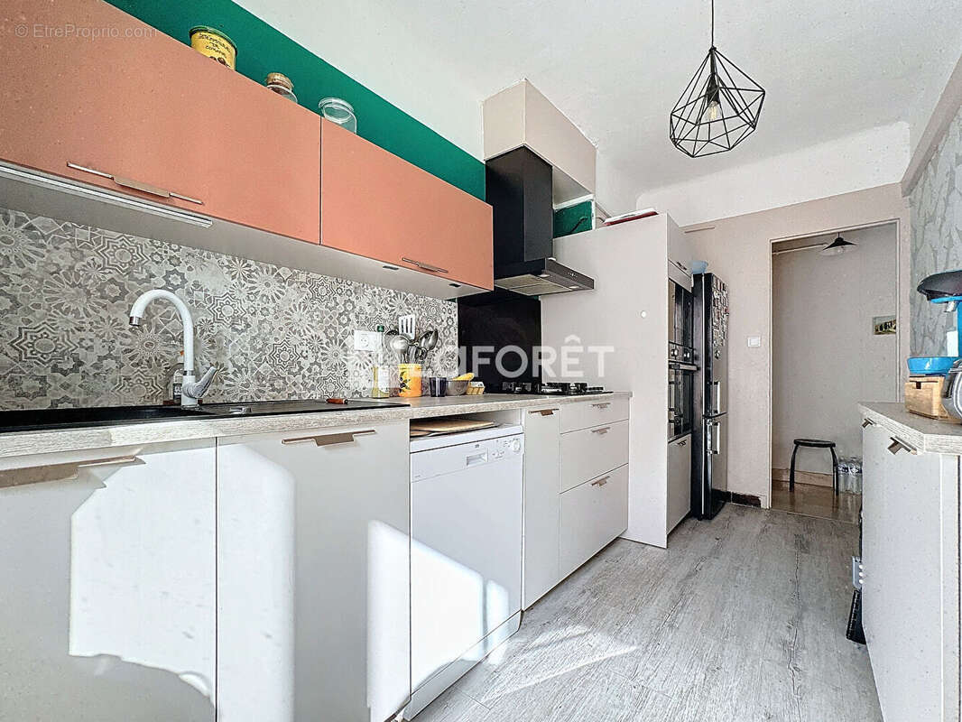 Appartement à MARSEILLE-4E