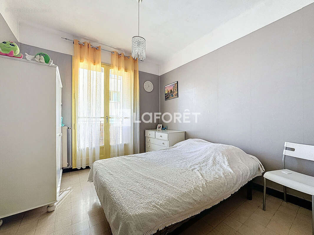 Appartement à MARSEILLE-4E