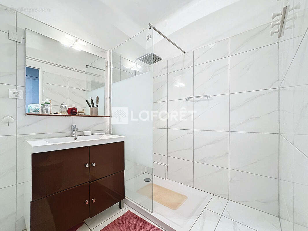 Appartement à MARSEILLE-4E