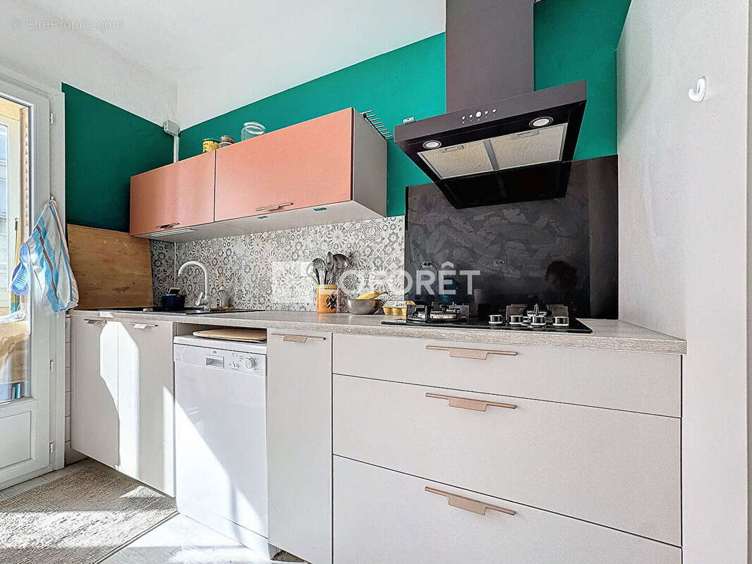 Appartement à MARSEILLE-4E