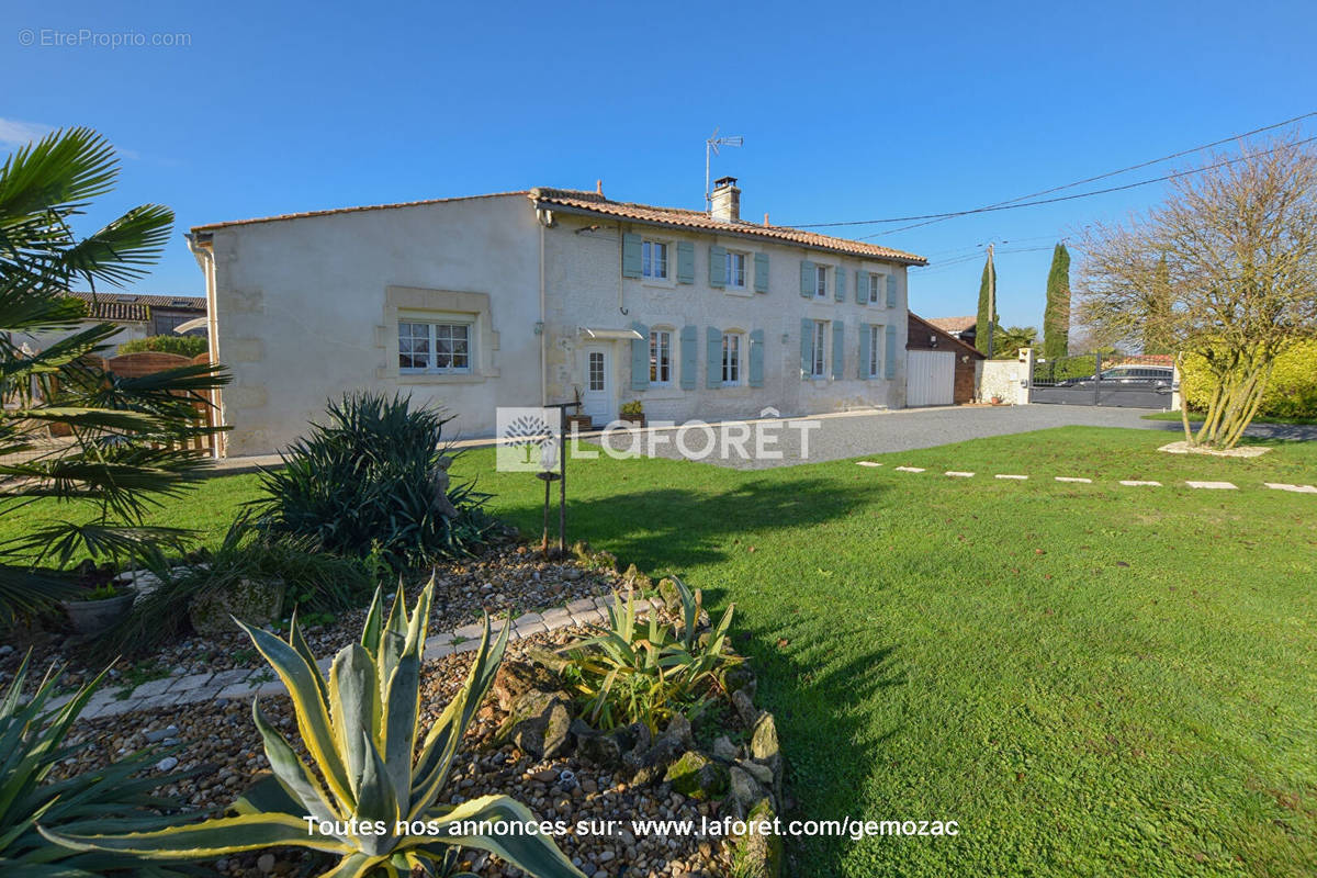 Maison à FONTAINES-D&#039;OZILLAC