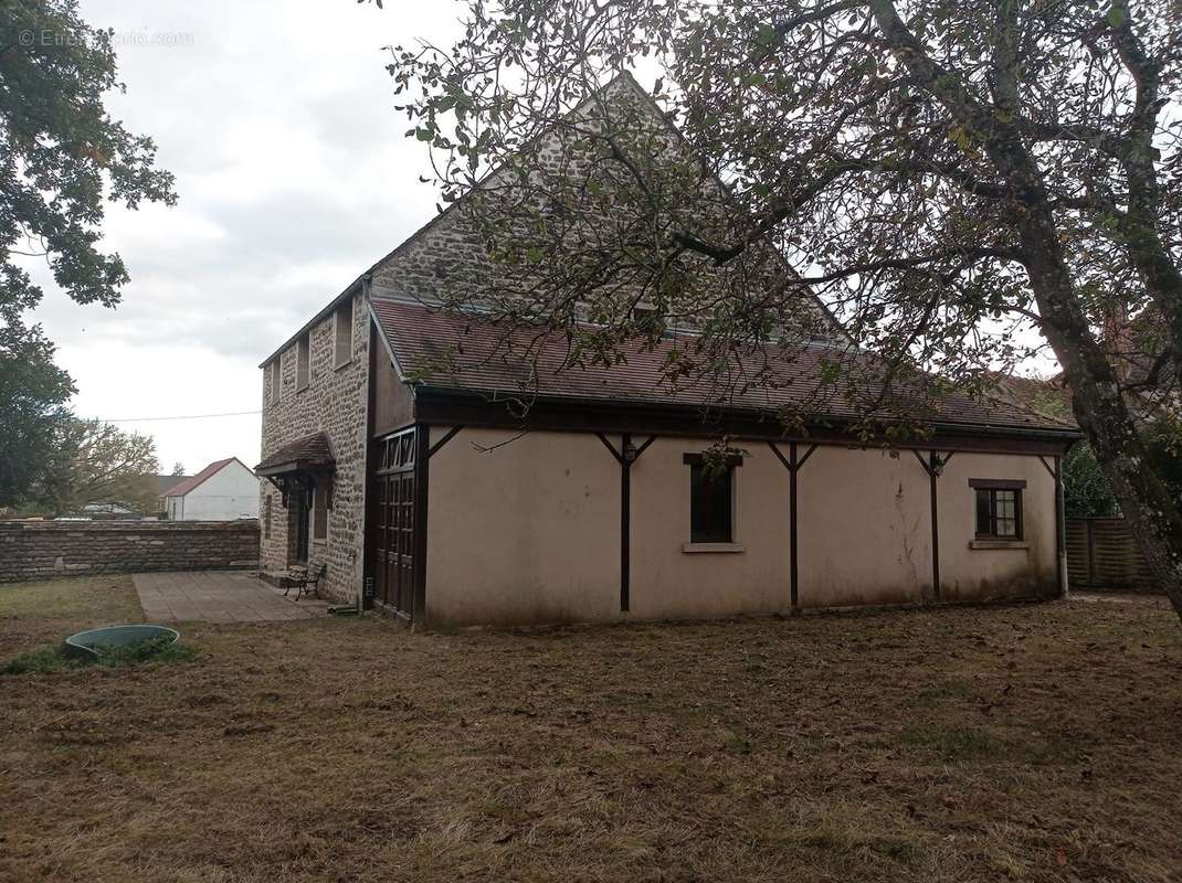 Maison à CORROMBLES