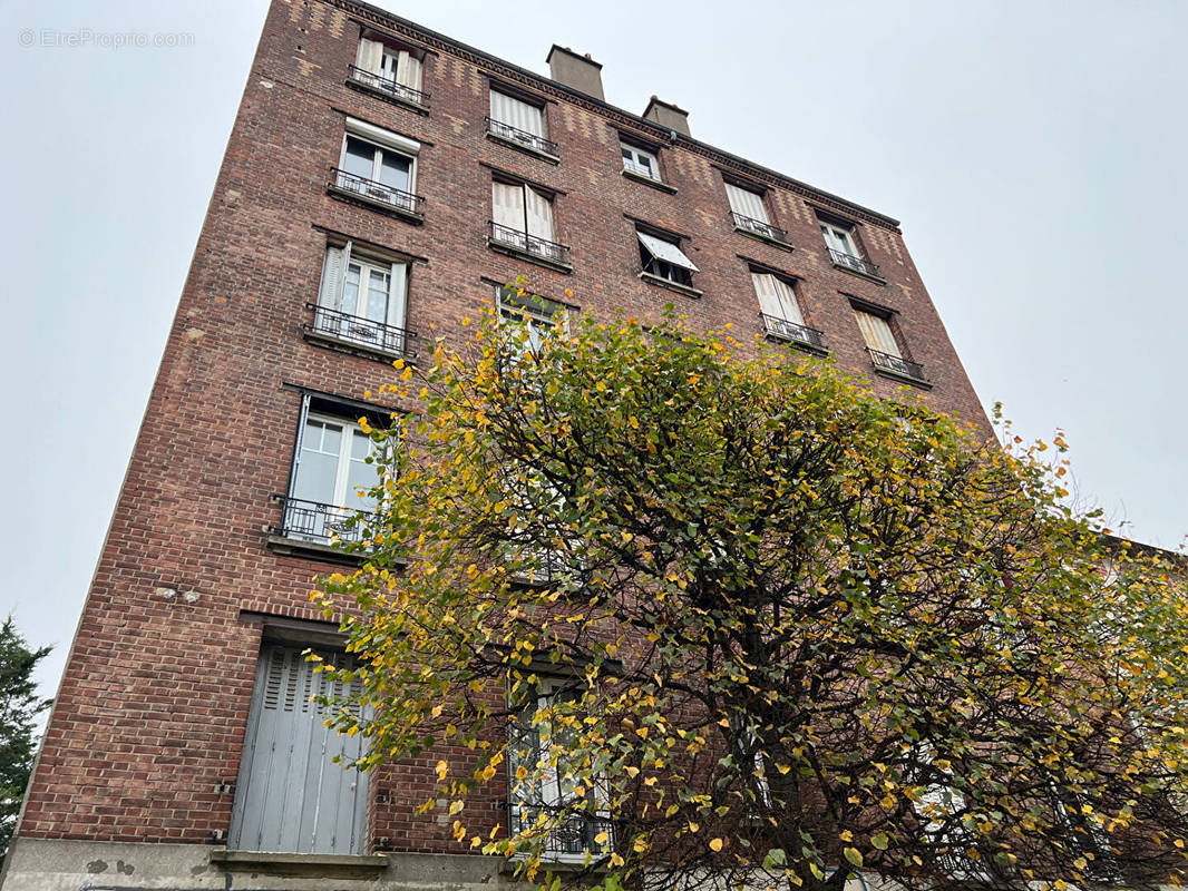 Appartement à LES PAVILLONS-SOUS-BOIS