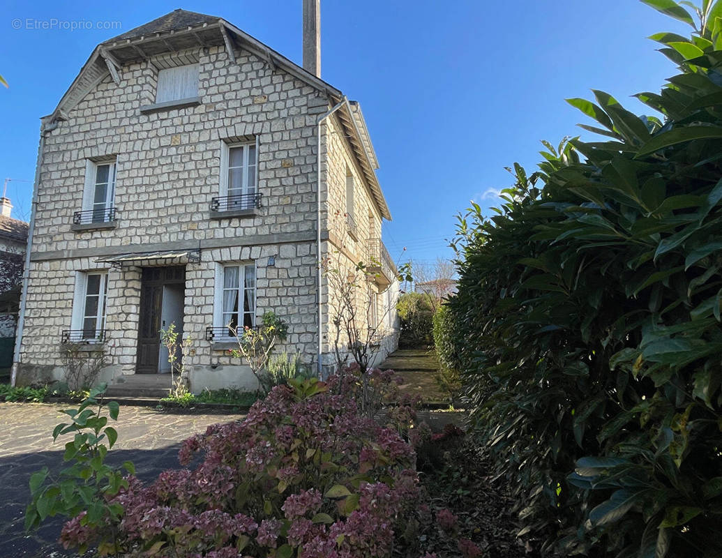 Maison à BUXEROLLES