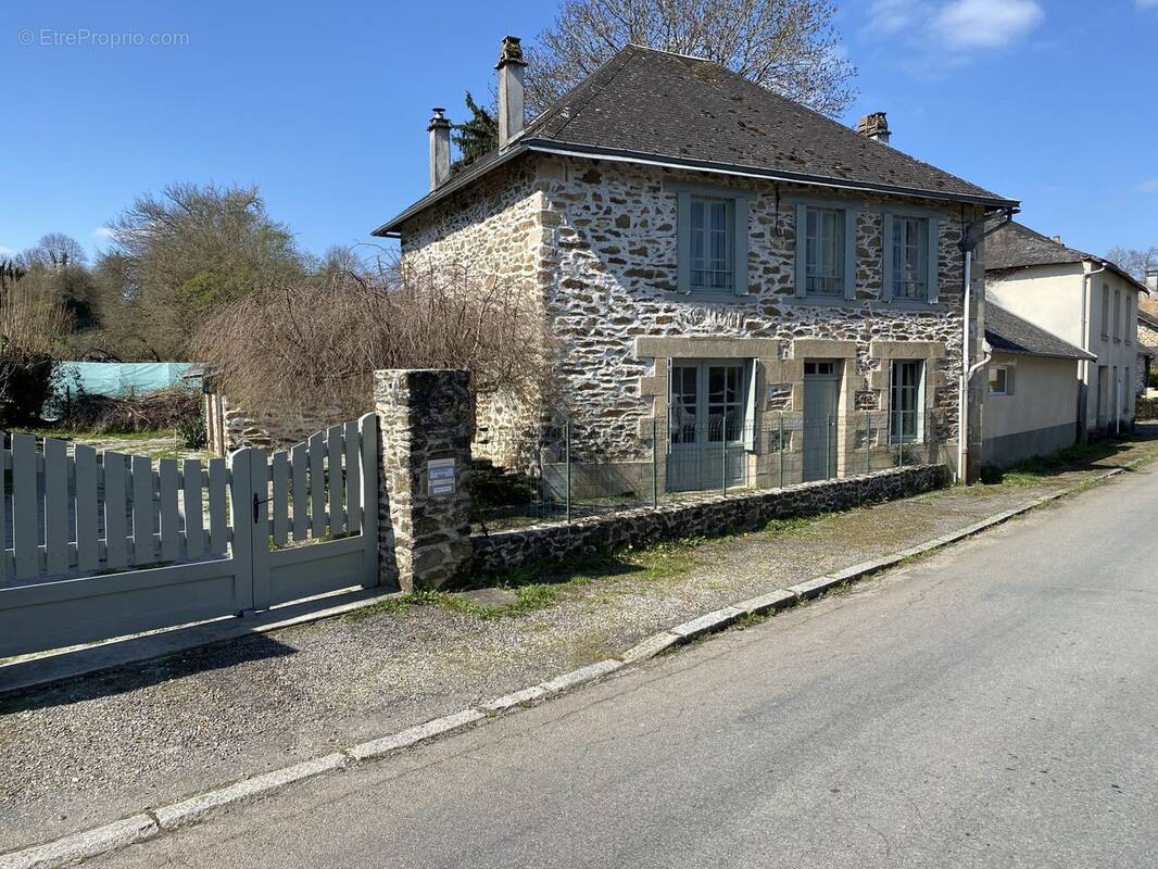 Maison à SUSSAC