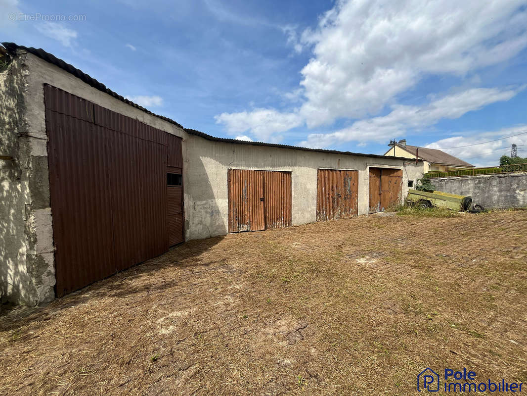 Garage - Maison à URVILLE