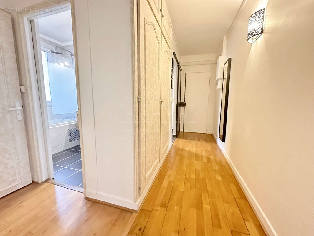 Dégagement - Appartement à COLOMBES