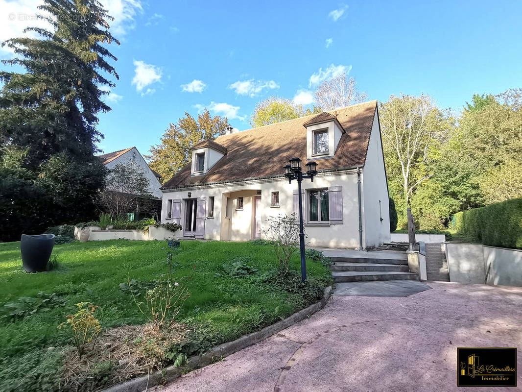 Maison à ROCHEFORT-EN-YVELINES