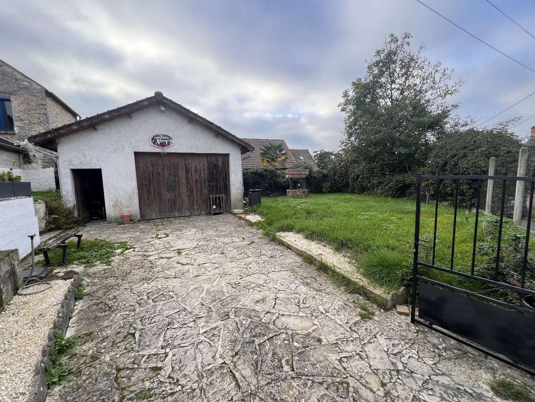 Maison à SAINT-CHERON