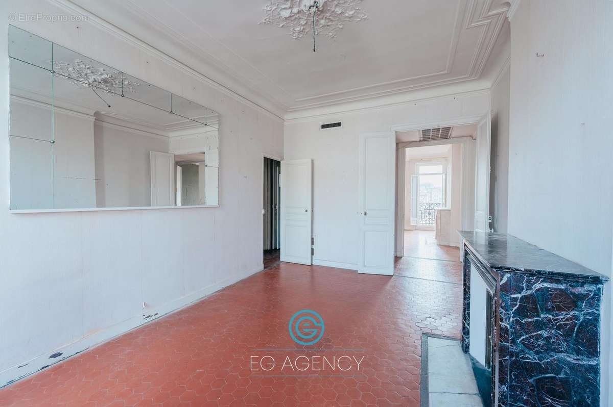 Appartement à MARSEILLE-1E