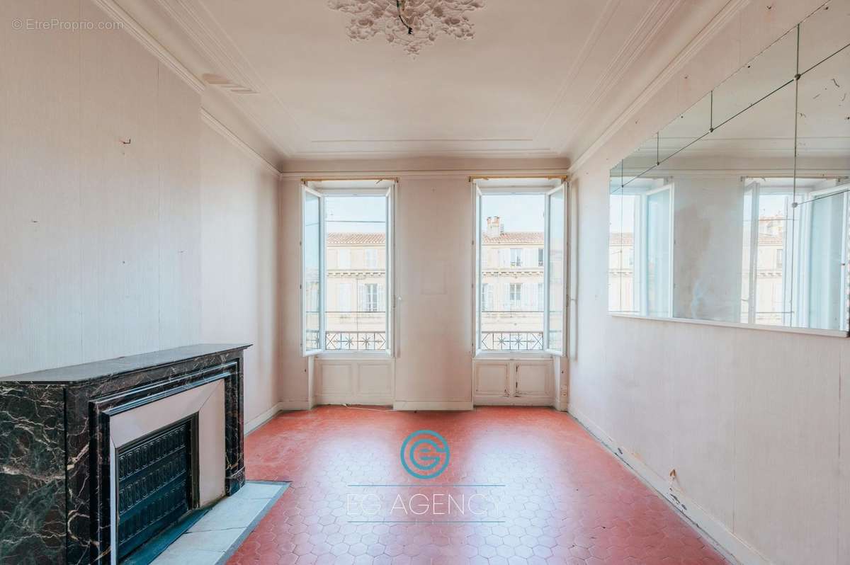 Appartement à MARSEILLE-1E