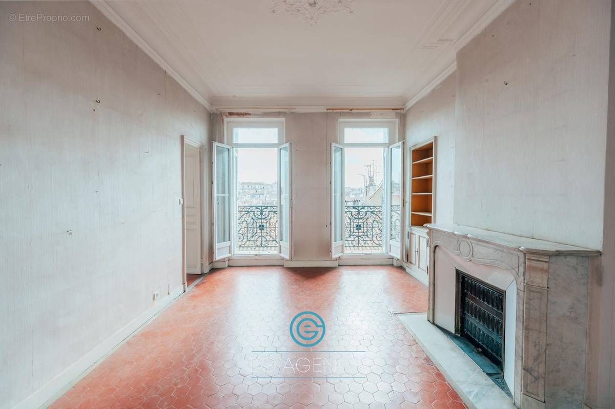 Appartement à MARSEILLE-1E