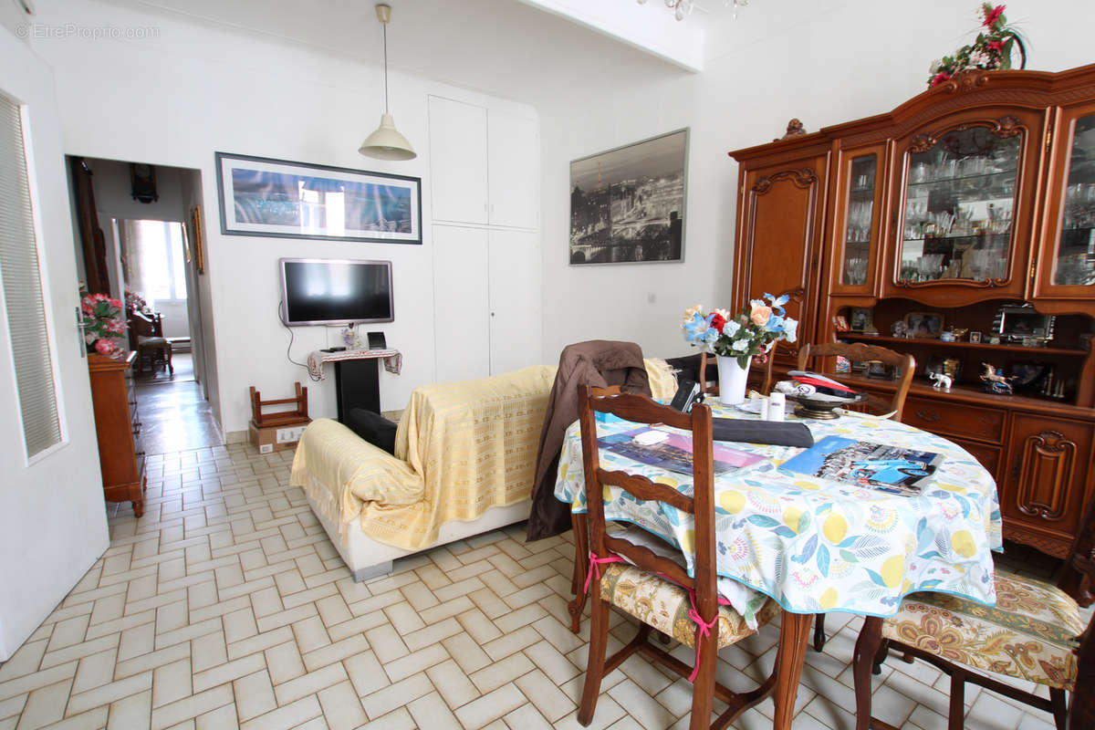 Appartement à MARSEILLE-5E