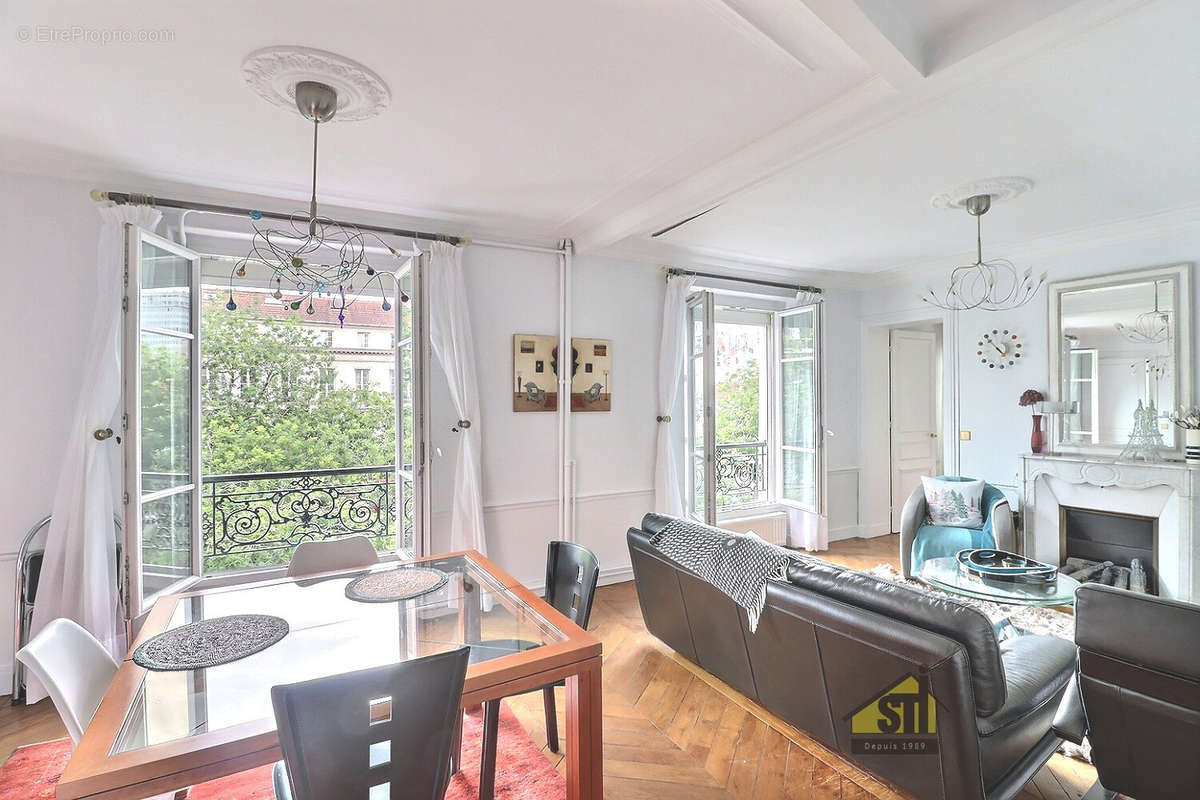 Appartement à PARIS-14E