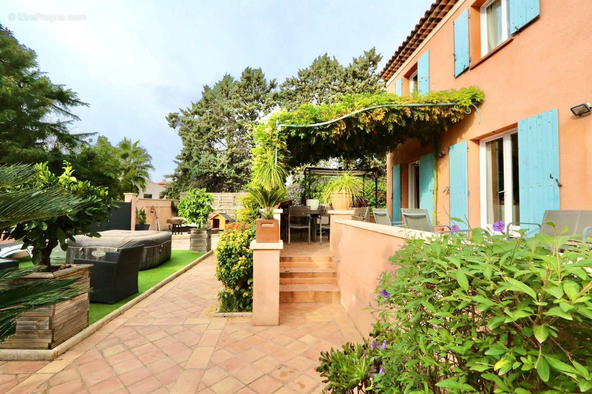 Maison à LA LONDE-LES-MAURES