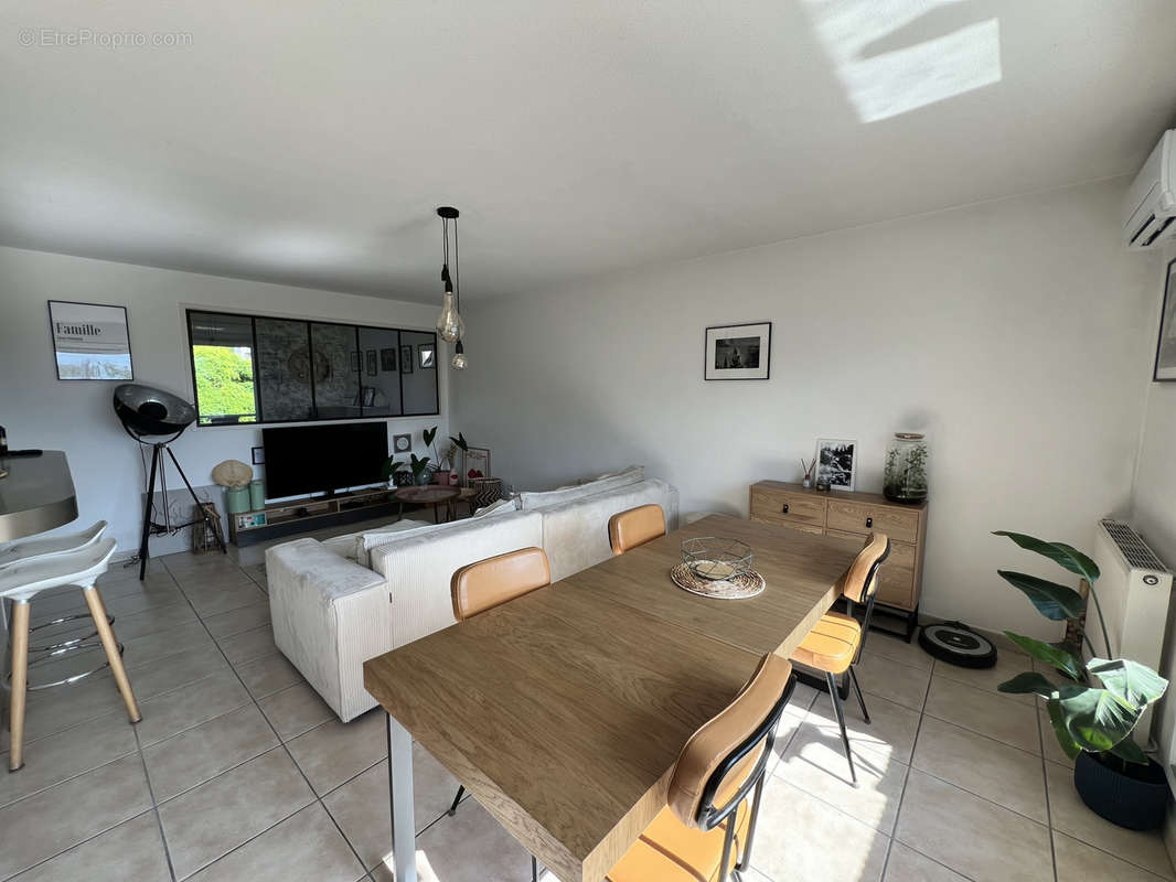 Appartement à SAINT-NAZAIRE-LES-EYMES