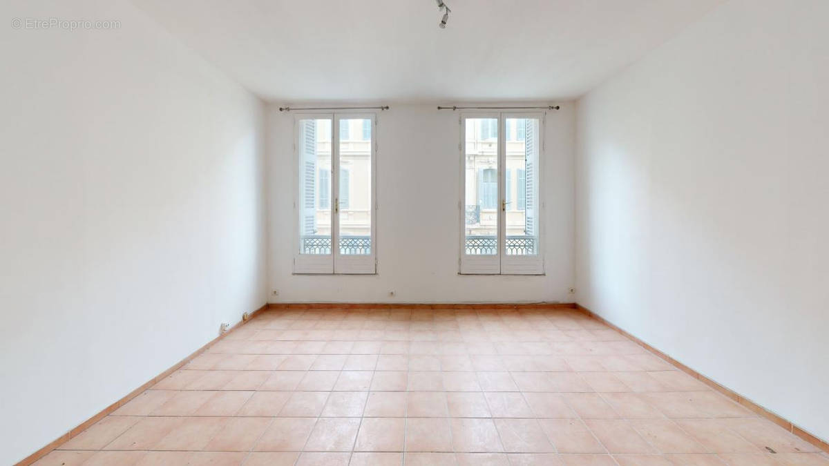 Appartement à MARSEILLE-1E